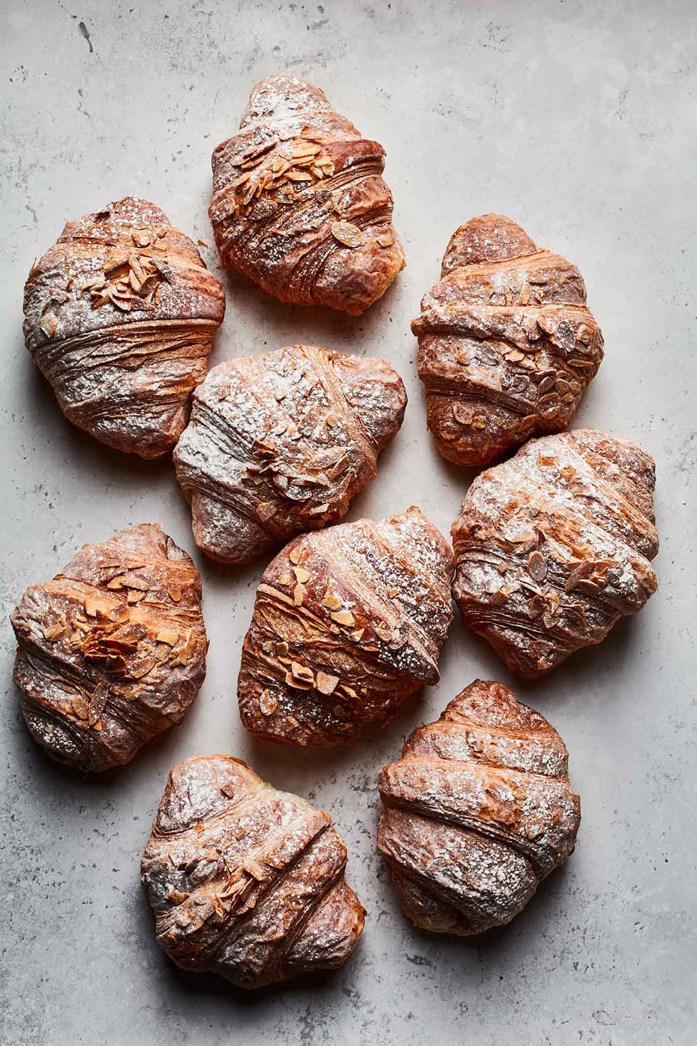 banner__product-almond-croissant_980x1470_desktop